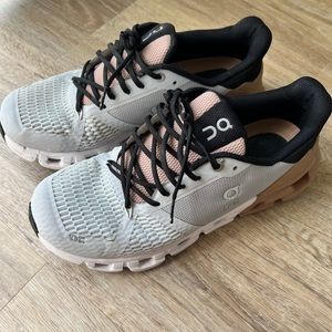 On Cloudflyer Running shoes Womens 9